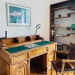 Executive Apartment Free Private Parking & Remote Office