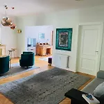 Executive Apartment Free Private Parking & Remote Office