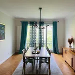 Executive Apartment Free Private Parking & Remote Office