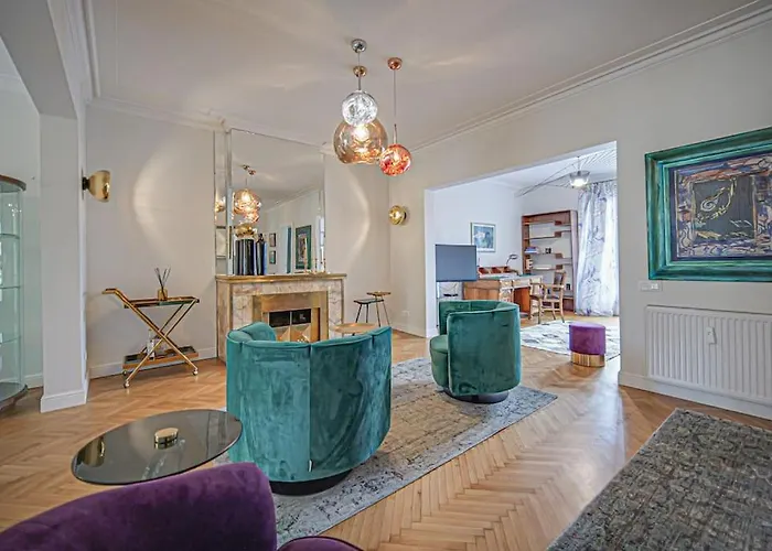 Executive Apartment Free Private Parking & Remote Office