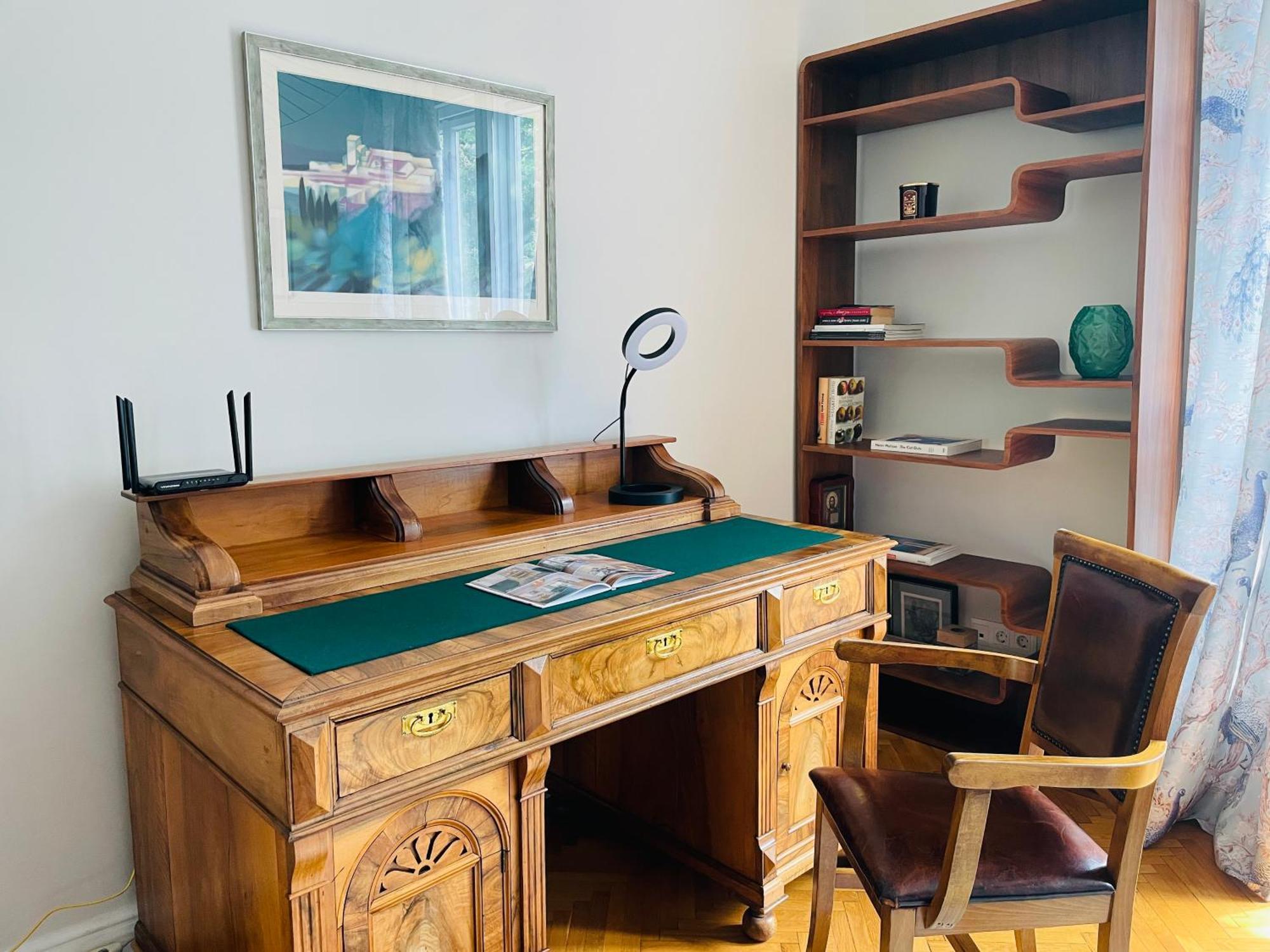 Executive Free Private Parking & Remote Office