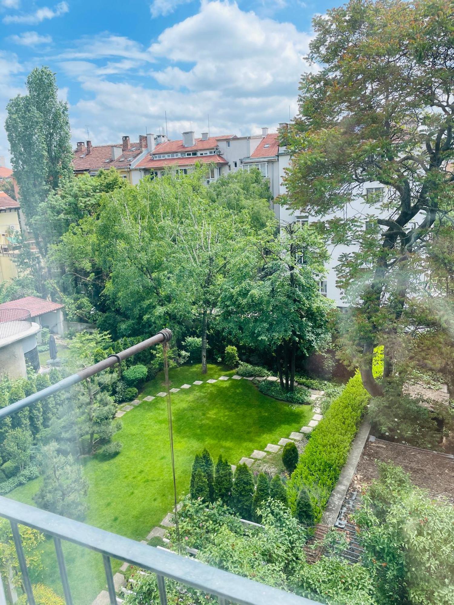 Executive Free Private Parking & Remote Office Apartment Sofia